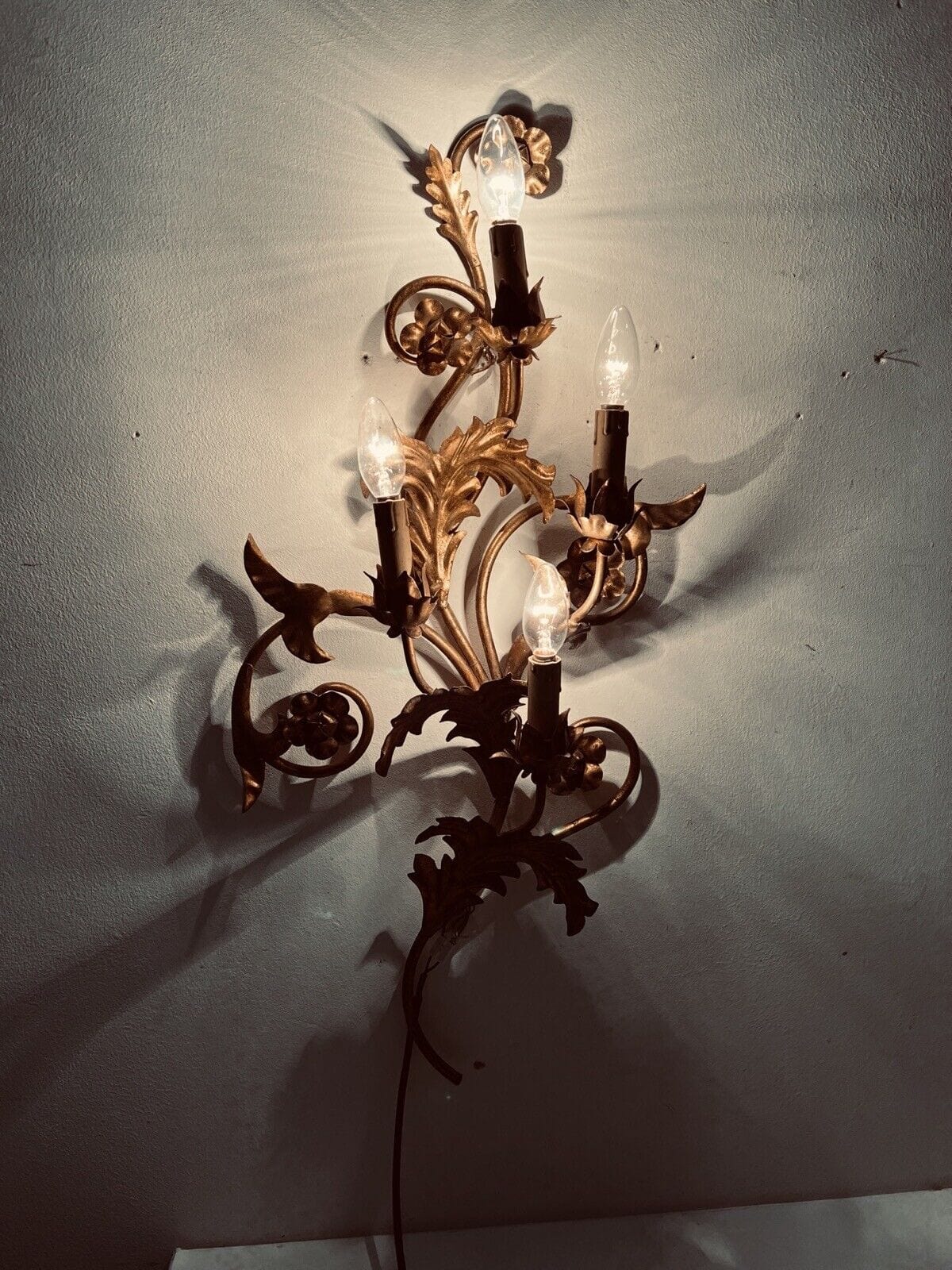 Applique dorato foglie d'acanto a 4 fiamme luci Lampada da parete stile antico Categoria Lampade Appliques