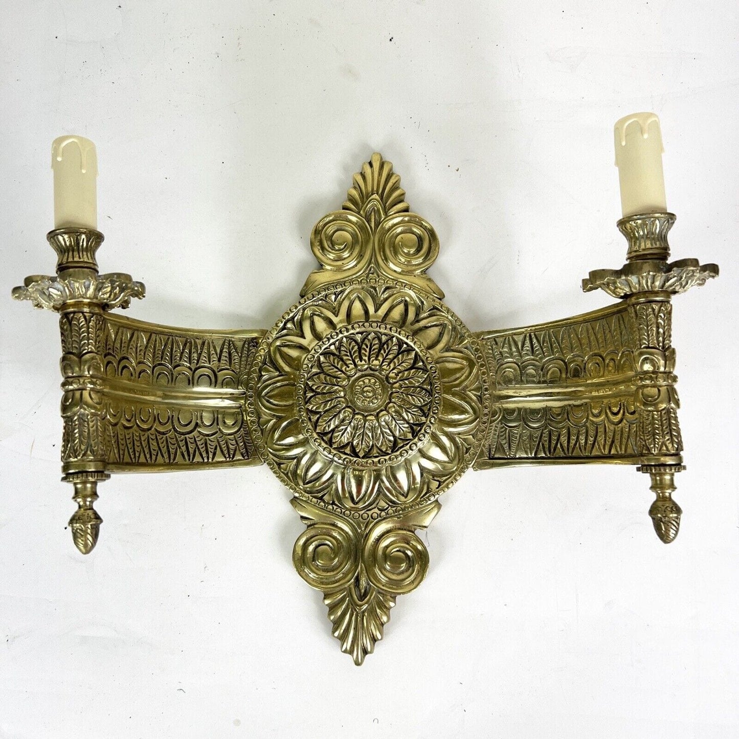 Applique in ottone bronzo stile Barocco Antico a due luci Lampada epoca 900 Categoria Lampade Appliques