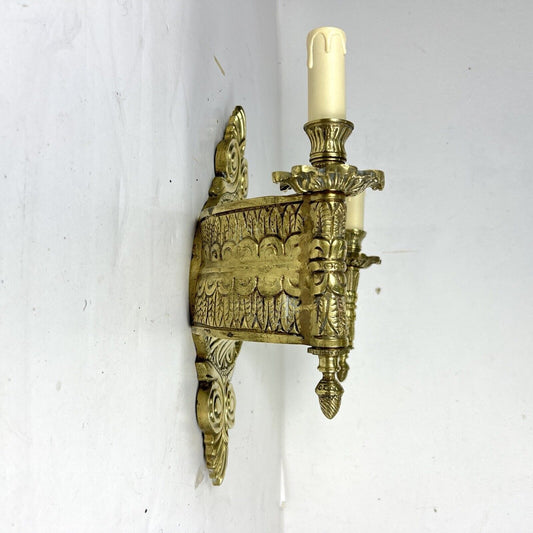 Applique in ottone bronzo stile Barocco Antico a due luci Lampada epoca 900 Categoria Lampade Appliques