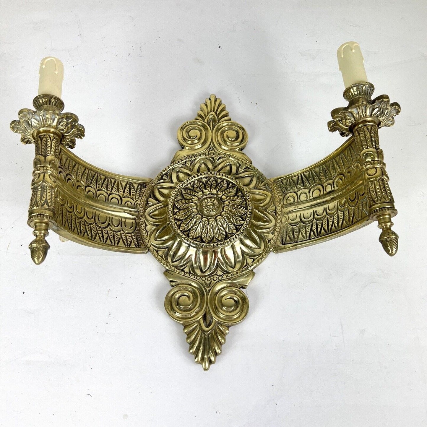 Applique in ottone bronzo stile Barocco Antico a due luci Lampada epoca 900 Categoria Lampade Appliques