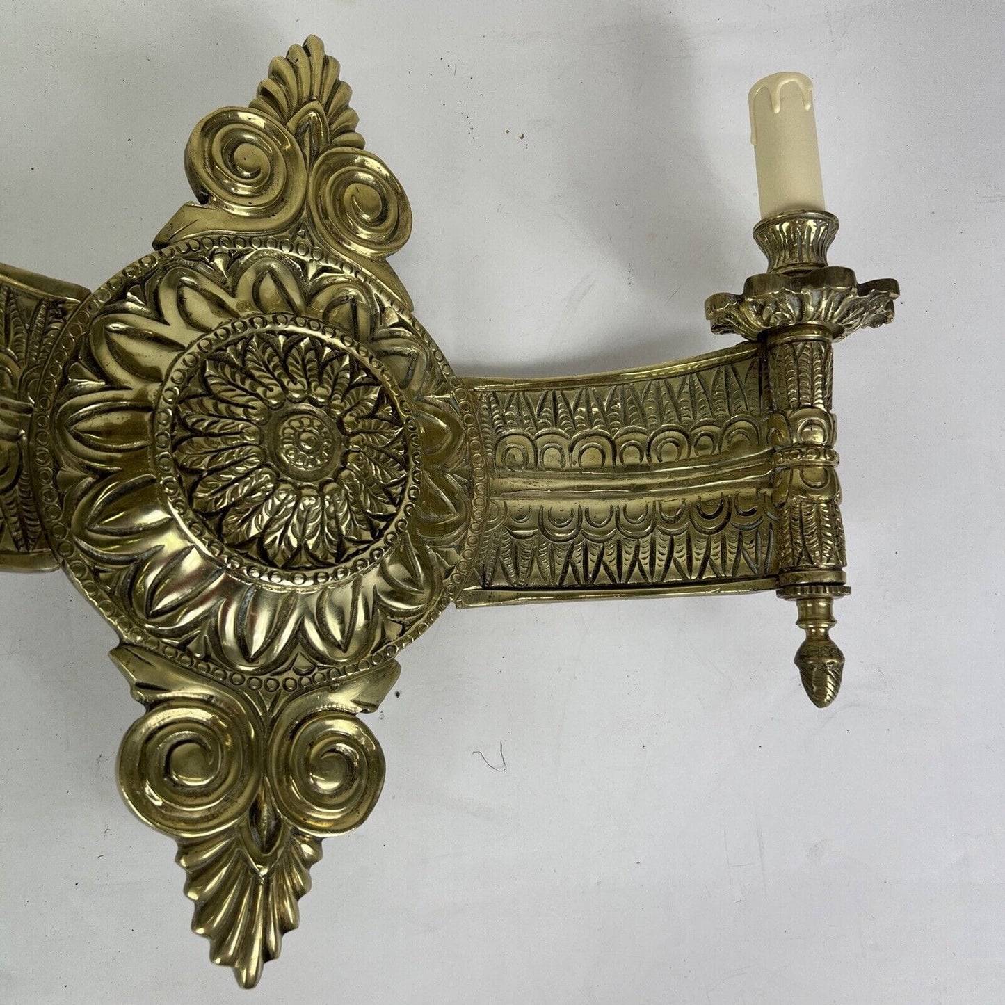 Applique in ottone bronzo stile Barocco Antico a due luci Lampada epoca 900 Categoria Lampade Appliques