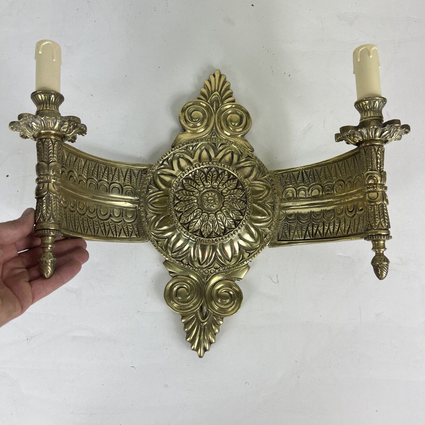 Applique in ottone bronzo stile Barocco Antico a due luci Lampada epoca 900 Categoria Lampade Appliques