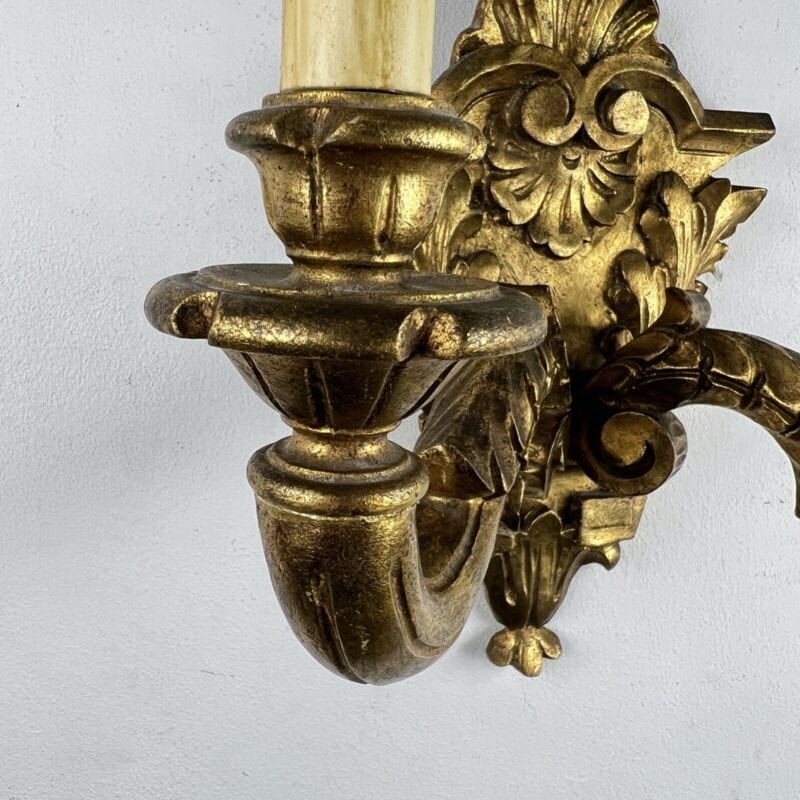 Applique stile antico in legno dorato oro lampada da parete a due luci anni 40 Categoria Lampade Appliques