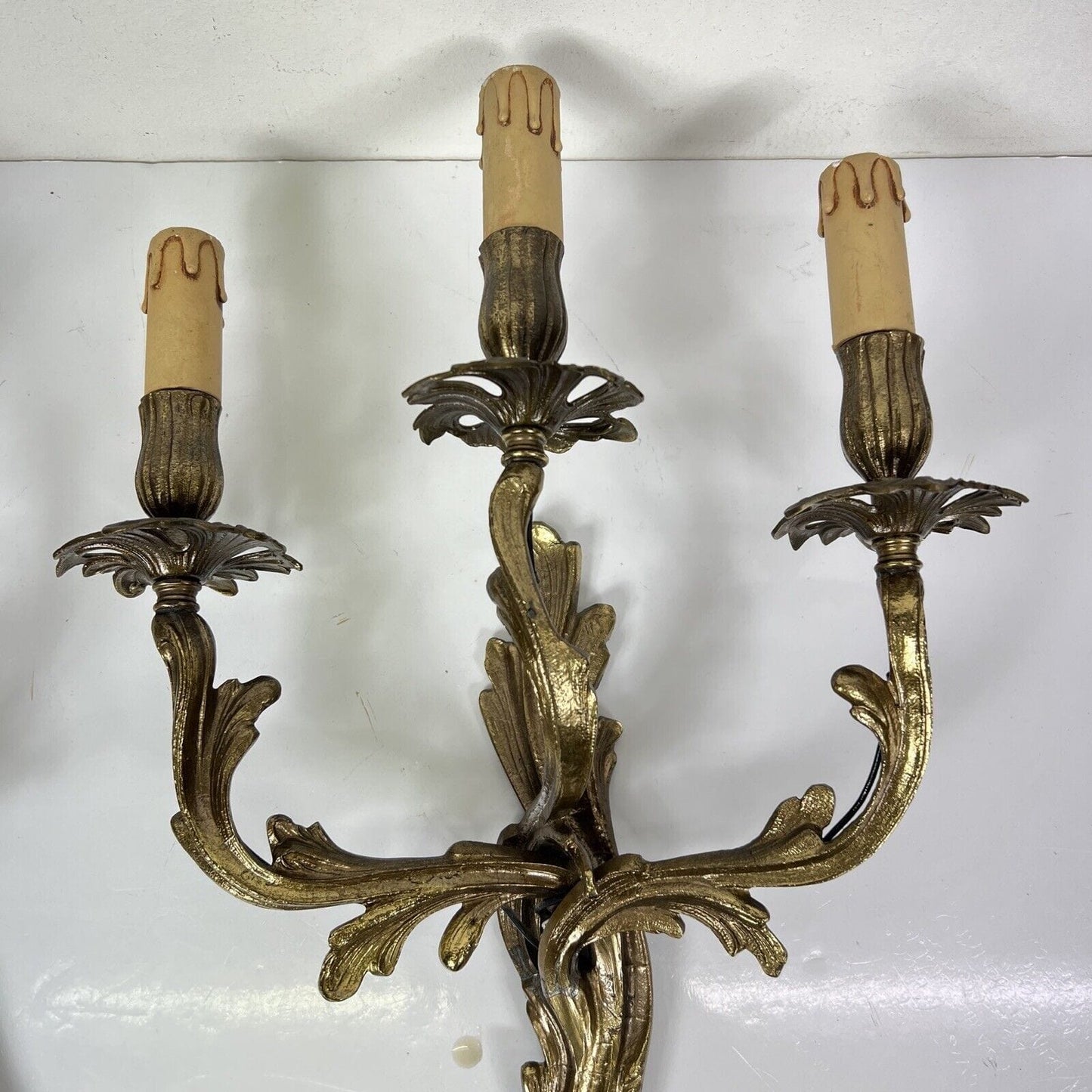 Applique vintage in ottone bronzo a tre fiamme luci Lampade stile antico parete Categoria Lampade Appliques