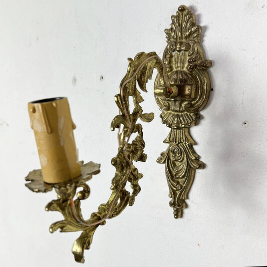 Applique vintage in ottone bronzo a una fiamma luce Lampada barocco da parete Categoria Lampade Appliques