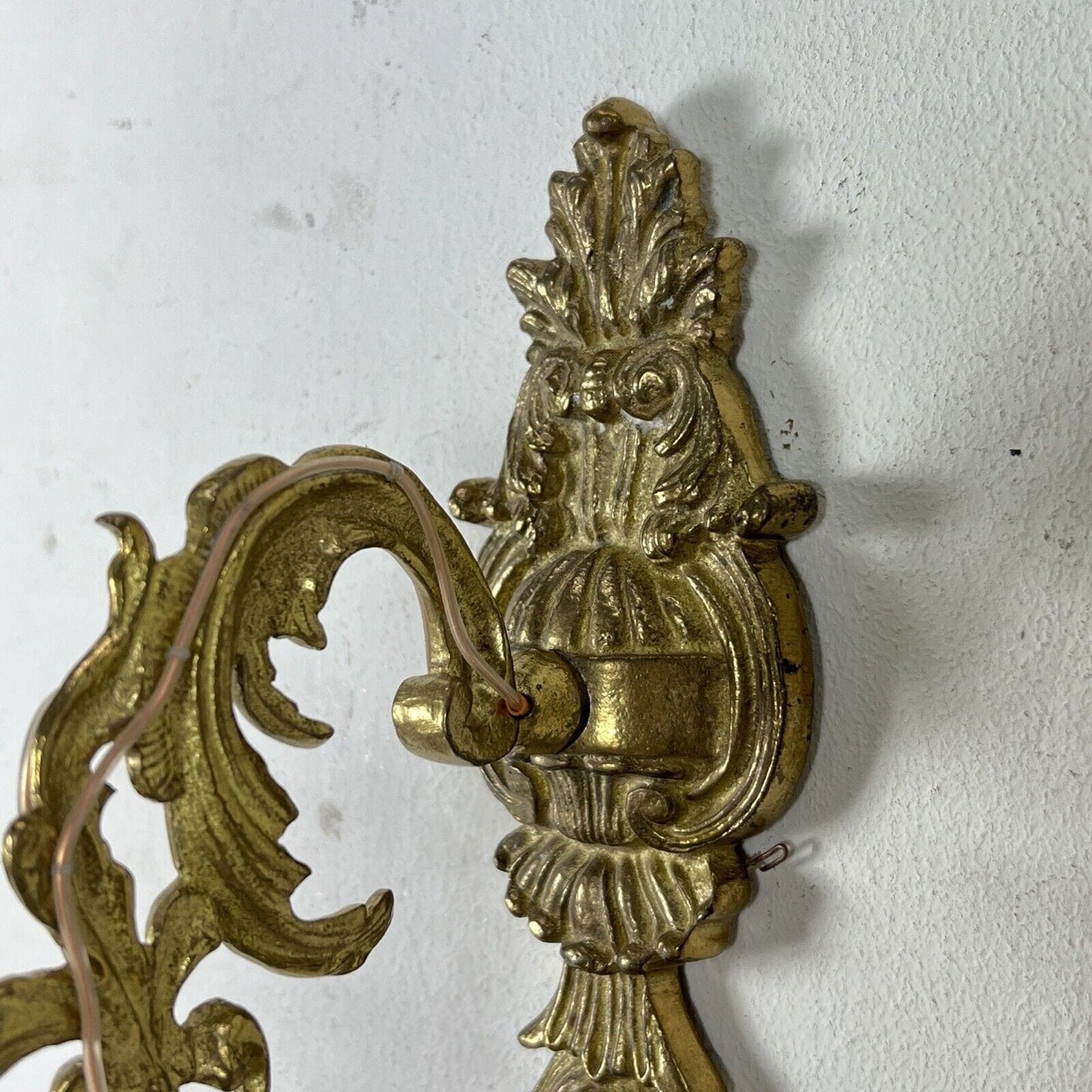 Applique vintage in ottone bronzo a una fiamma luce Lampada barocco da parete Categoria Lampade Appliques