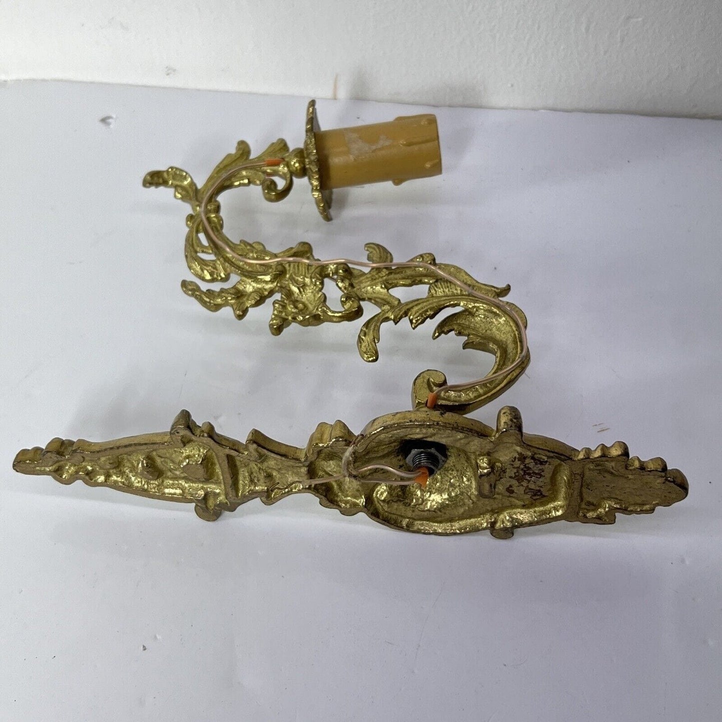 Applique vintage in ottone bronzo a una fiamma luce Lampada barocco da parete Categoria Lampade Appliques