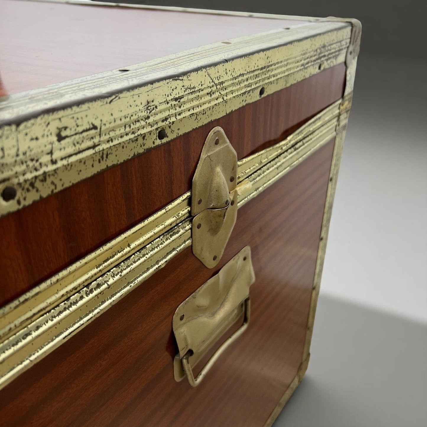 Baule antico in legno da viaggio Forziere Cassapanca 900 vintage Cassa Anni '60 Categoria Casse & Bauli