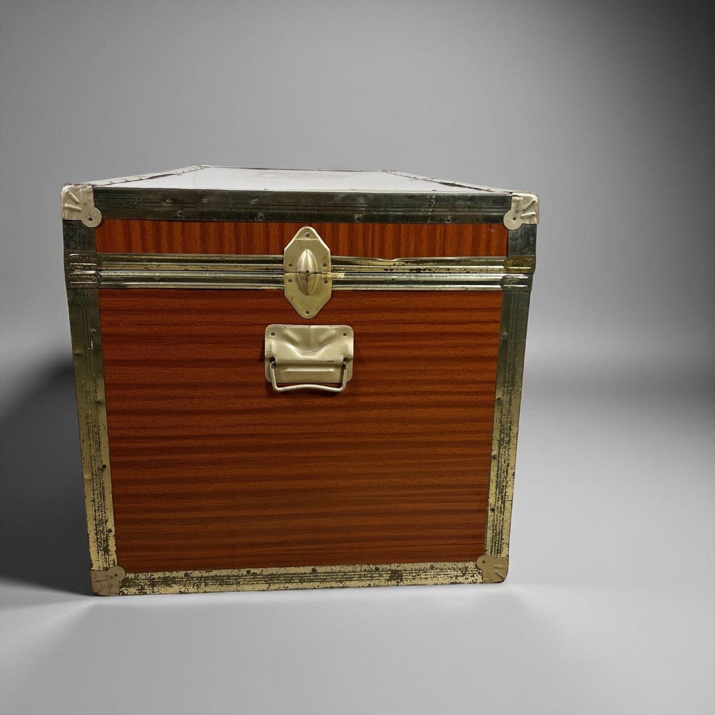 Baule antico in legno da viaggio Forziere Cassapanca 900 vintage Cassa Anni '60 Categoria Casse & Bauli