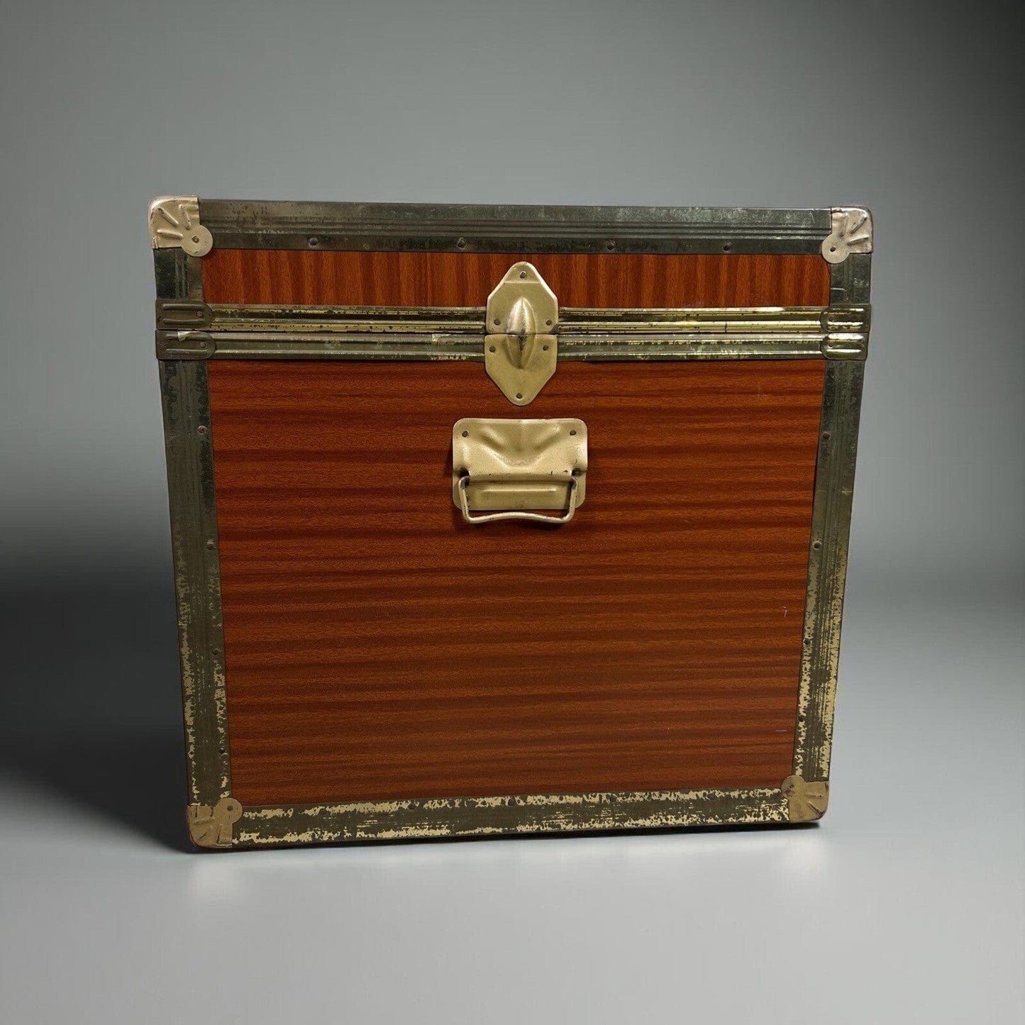 Baule antico in legno da viaggio Forziere Cassapanca 900 vintage Cassa Anni '60 Categoria Casse & Bauli