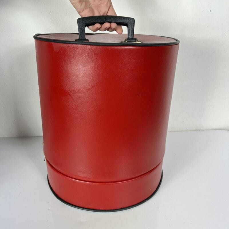 Cappelliera Vintage Porta cappelli parrucca Bauletto Contenitore Rosso Anni 60 Categoria  Vintage