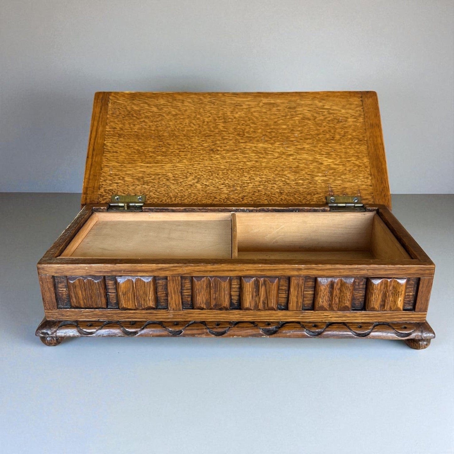 Carillon vintage antico in legno scatola baule cassapanca Inglese anni '40 Categoria Carillon