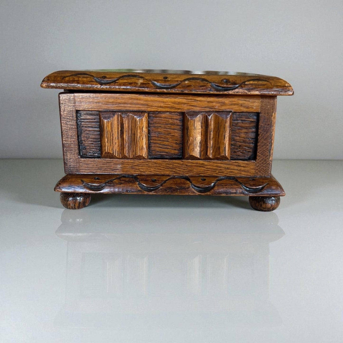 Carillon vintage antico in legno scatola baule cassapanca Inglese anni '40 Categoria Carillon