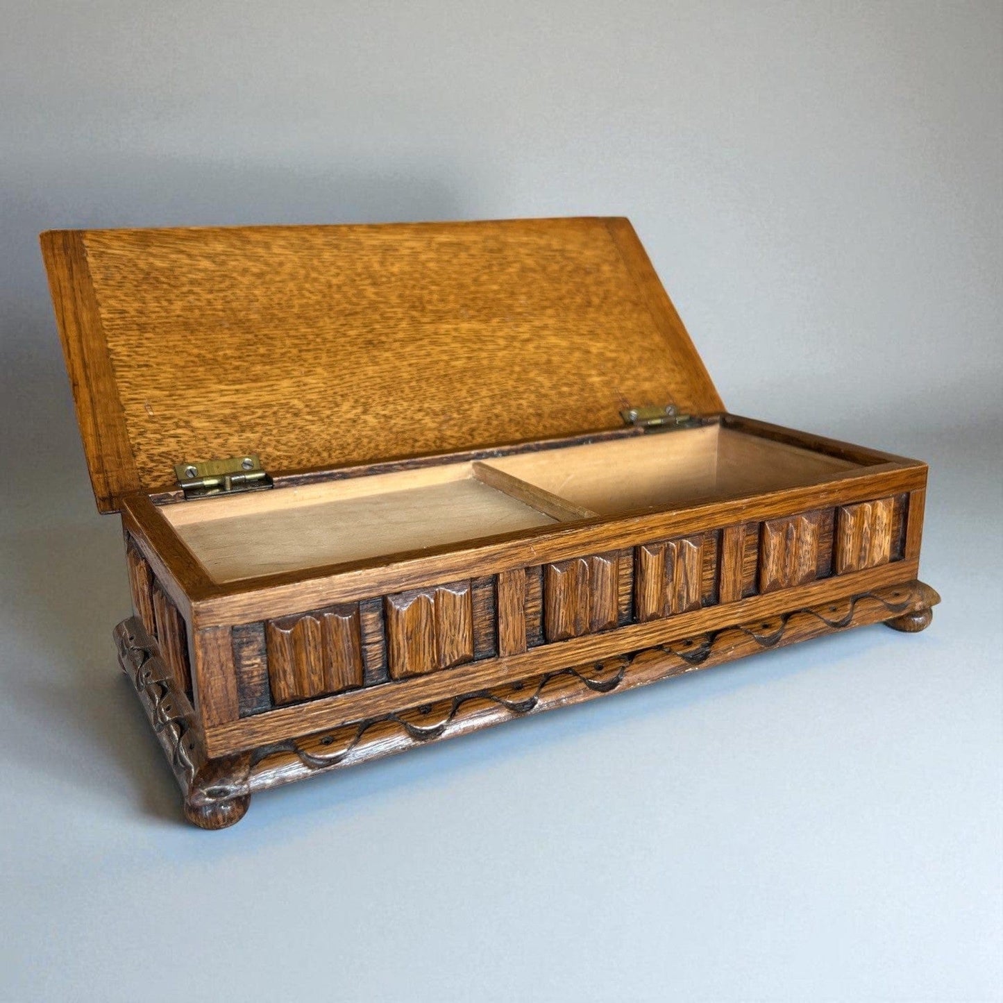 Carillon vintage antico in legno scatola baule cassapanca Inglese anni '40 Categoria Carillon