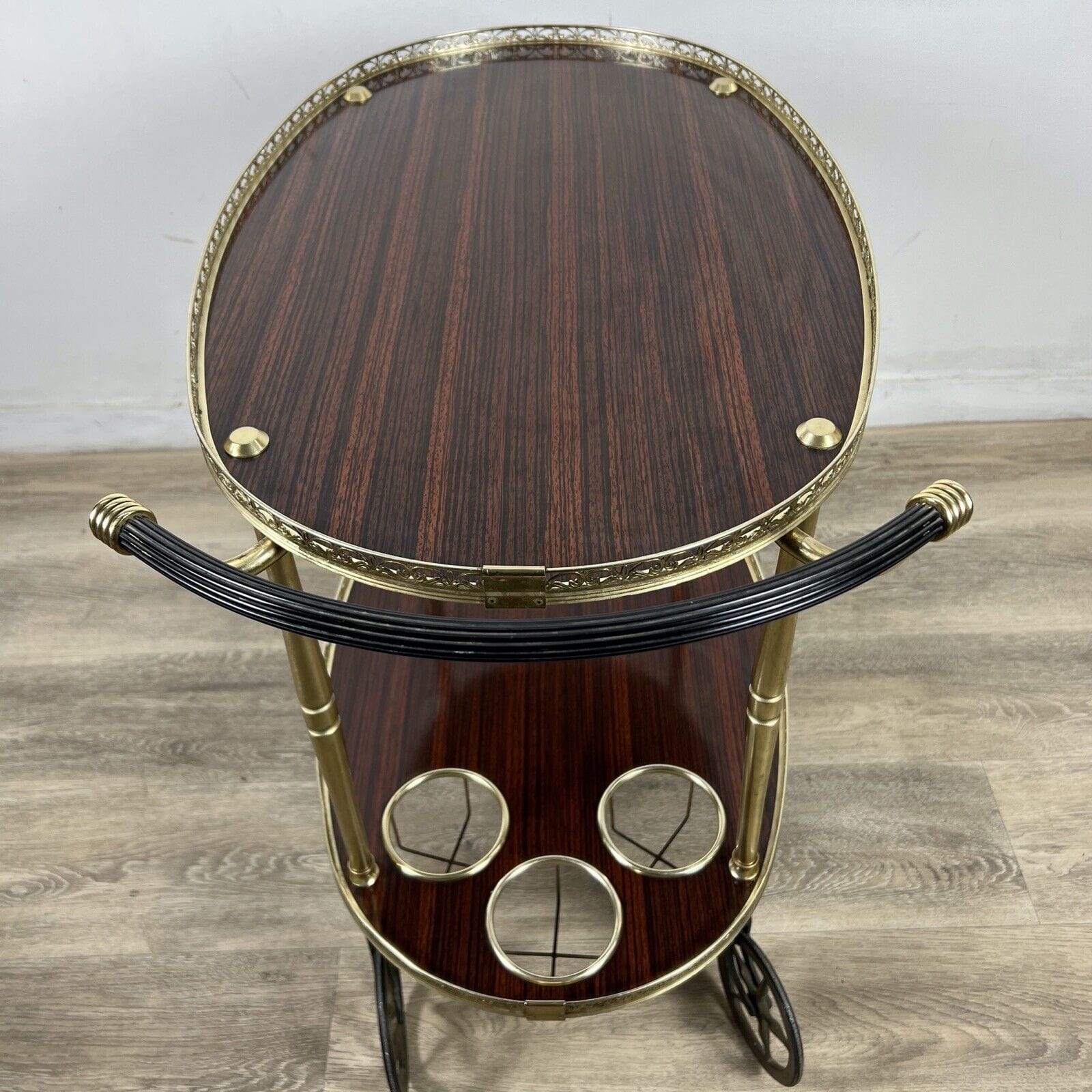 Carrello vintage portavivande bar antico in ottone e legno tavolino anni 50 60 A Categoria  Carrelli