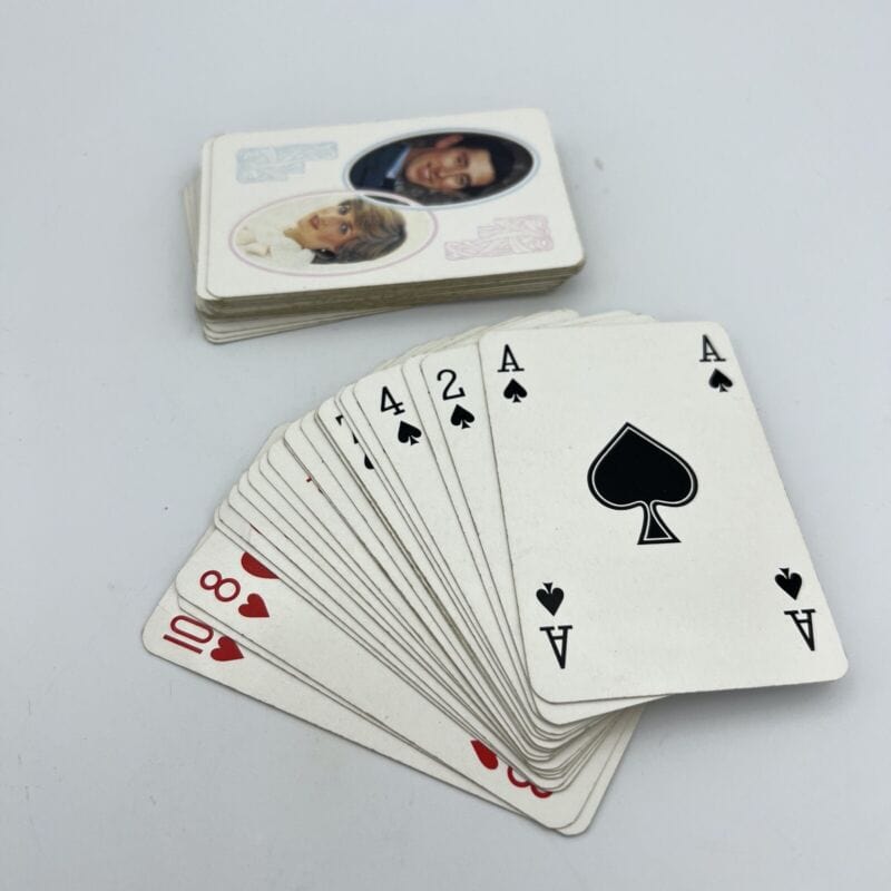 Carte da Gioco Vintage Inglesi Souvenir Principe Carlo Lady Diana Reale 1981 Categoria Ceramiche e Porcellane