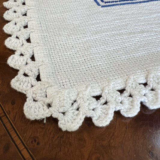 Centrino Ricamo uncinetto Vintage ricamato a punto croce con pulcini Centro Categoria Corredo Pizzi e Tessuti