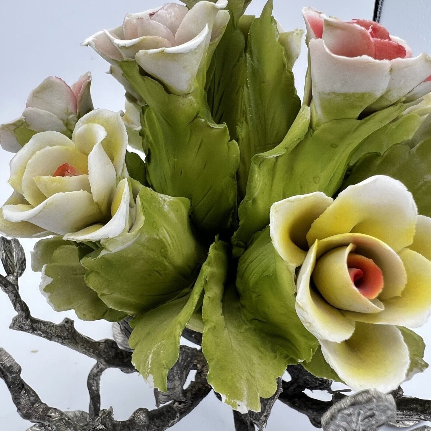 Cespuglio di rose centrotavola composizione in porcellana Capodimonte Vintage Categoria Altro