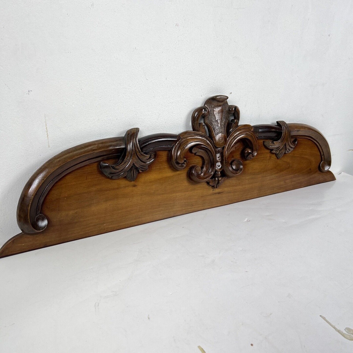 Cimasa antica in legno pannello fregio sovraporta sopra porta intaglio epoca 800 Categoria Cimase-Fregi-Intagli in legno