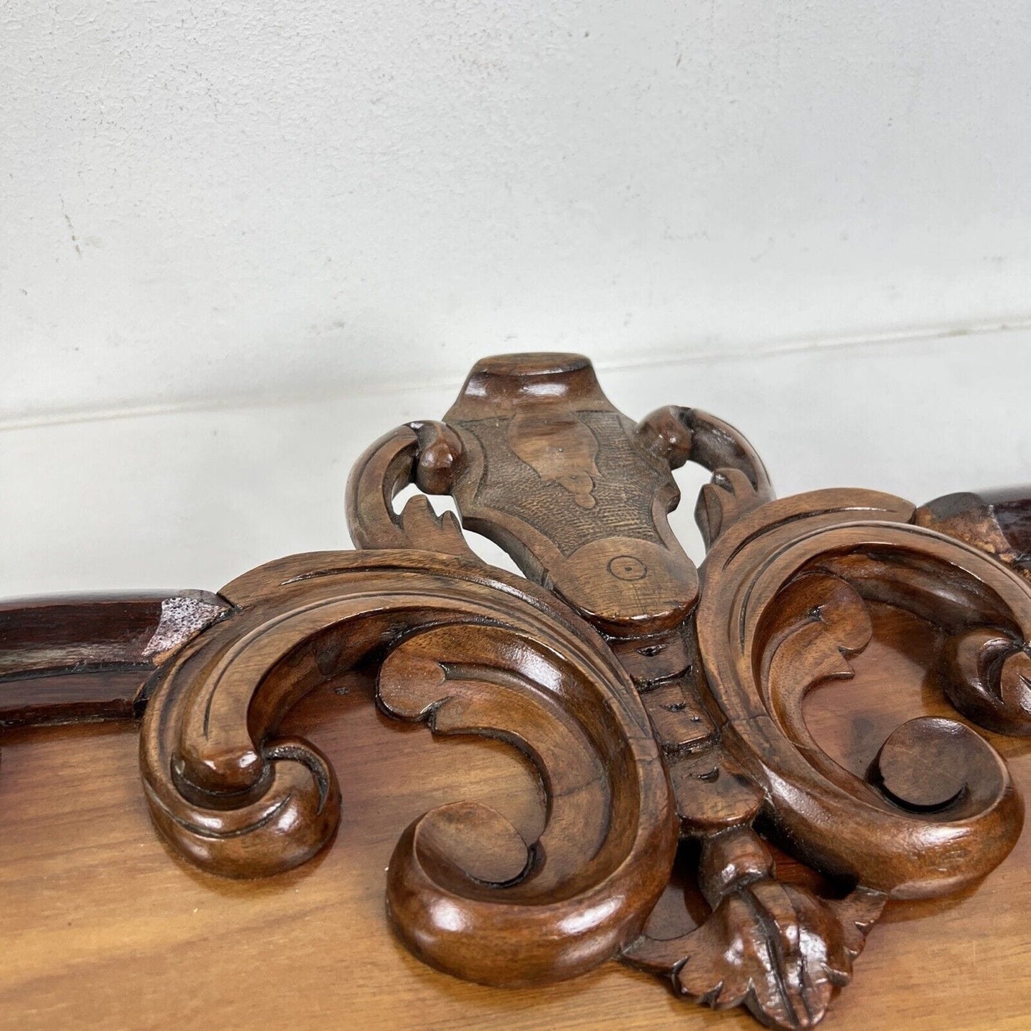 Cimasa antica in legno pannello fregio sovraporta sopra porta intaglio epoca 800 Categoria Cimase-Fregi-Intagli in legno