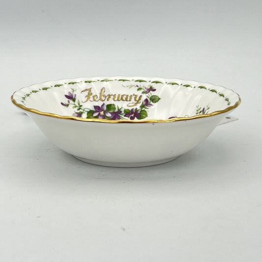 Ciotola ciotolina Coppetta in porcellana Royal Albert con mese FEBBRAIO 900 1970 Categoria Centrotavola e Ciotole