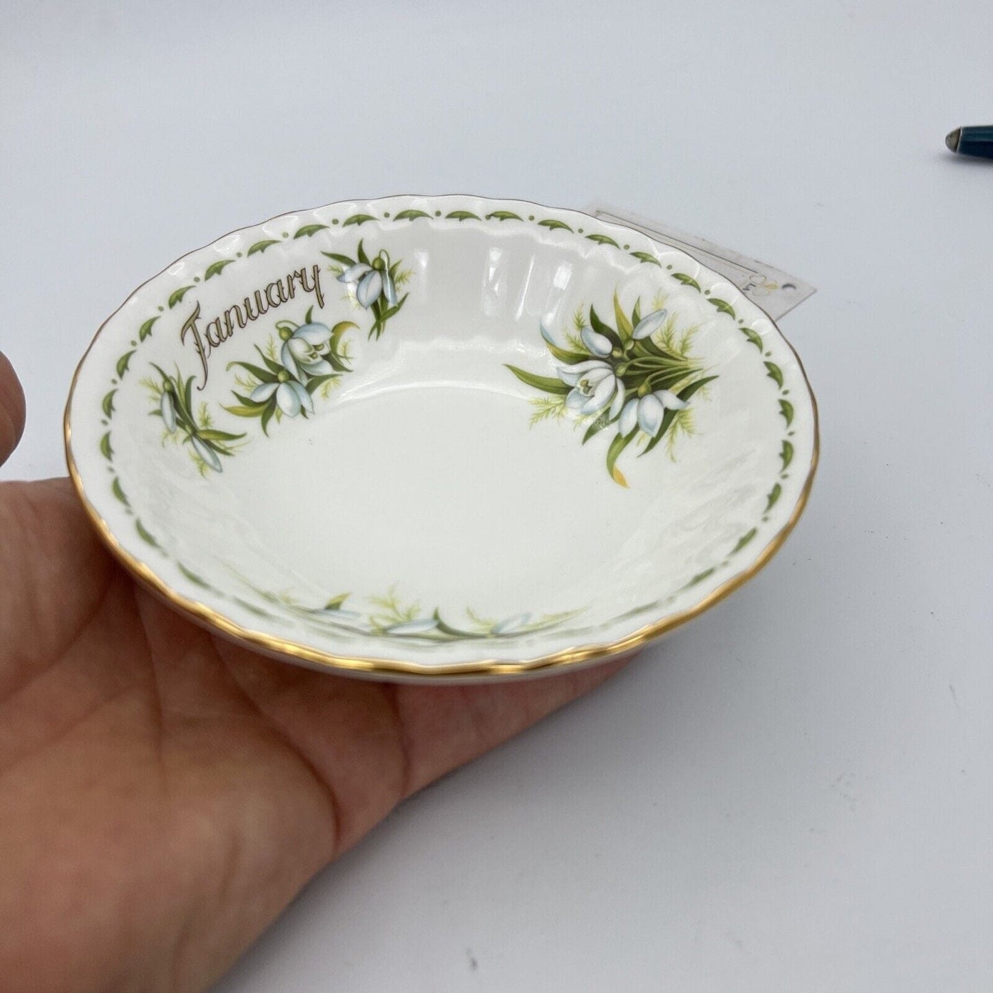 Ciotola ciotolina Coppetta in porcellana Royal Albert con mese GENNAIO '900 1970 Categoria Servizio tazze - Tazze