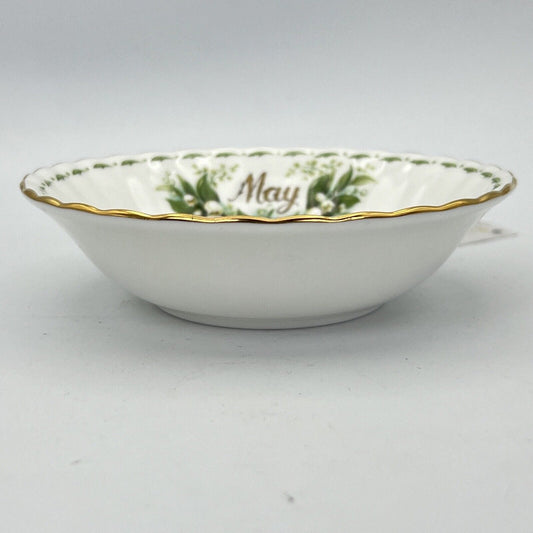 Ciotola ciotolina Coppetta in porcellana Royal Albert con mese MAGGIO 900 1970 Categoria Centrotavola e Ciotole