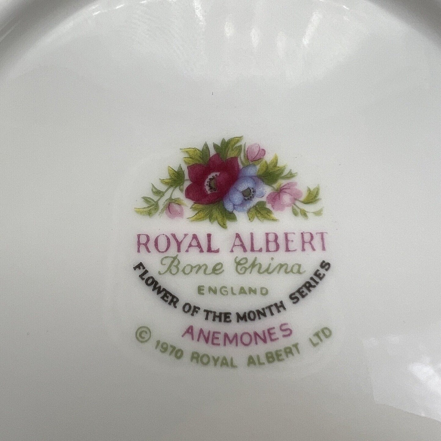 Ciotola ciotolina Coppetta in porcellana Royal Albert con mese MARZO 900 1970 Categoria Centrotavola e Ciotole