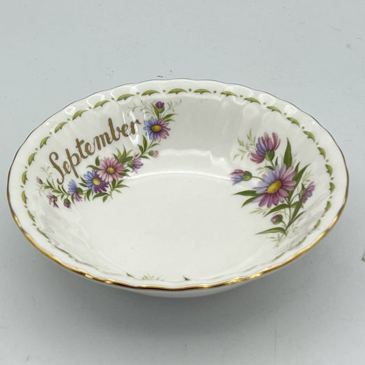 Ciotola ciotolina Coppetta in porcellana Royal Albert con mese SETTEMBRE 1970 Categoria Centrotavola e Ciotole