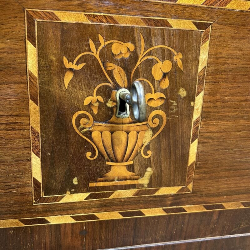 Comò cassettiera antica in stile Luigi XVI intarsiato mobile in legno Maggiolini Categoria Arredamento