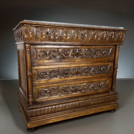 Comò cassettone antico in stile rinascimento intagliato Cassettiera d'epoca 900 Categoria Comò & Cassettiere