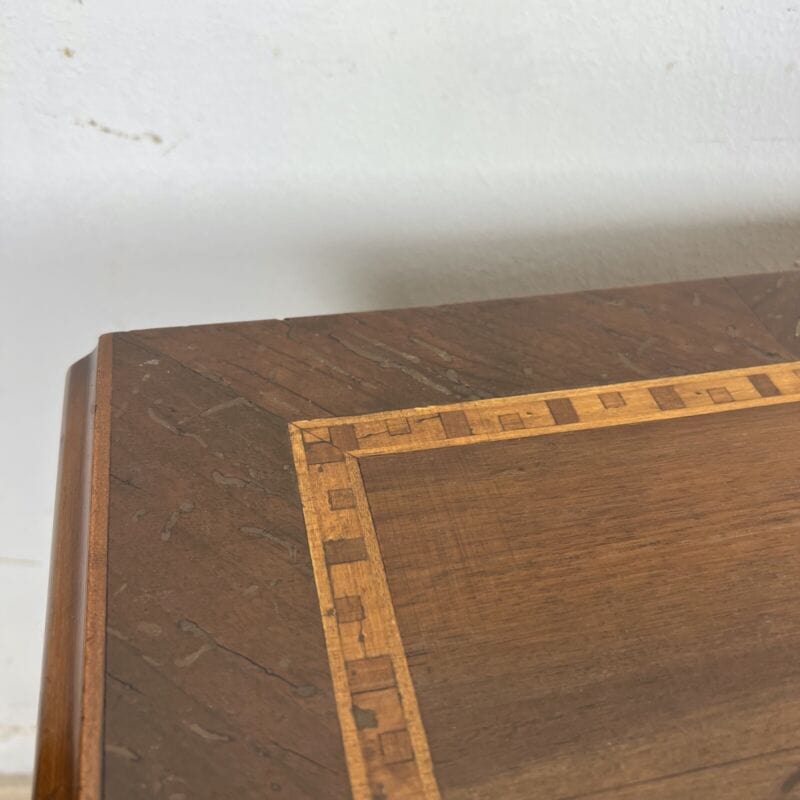 Comodino antico in legno mobiletto intarsiato tavolino stile Luigi XVI epoca 900 Categoria Comodini