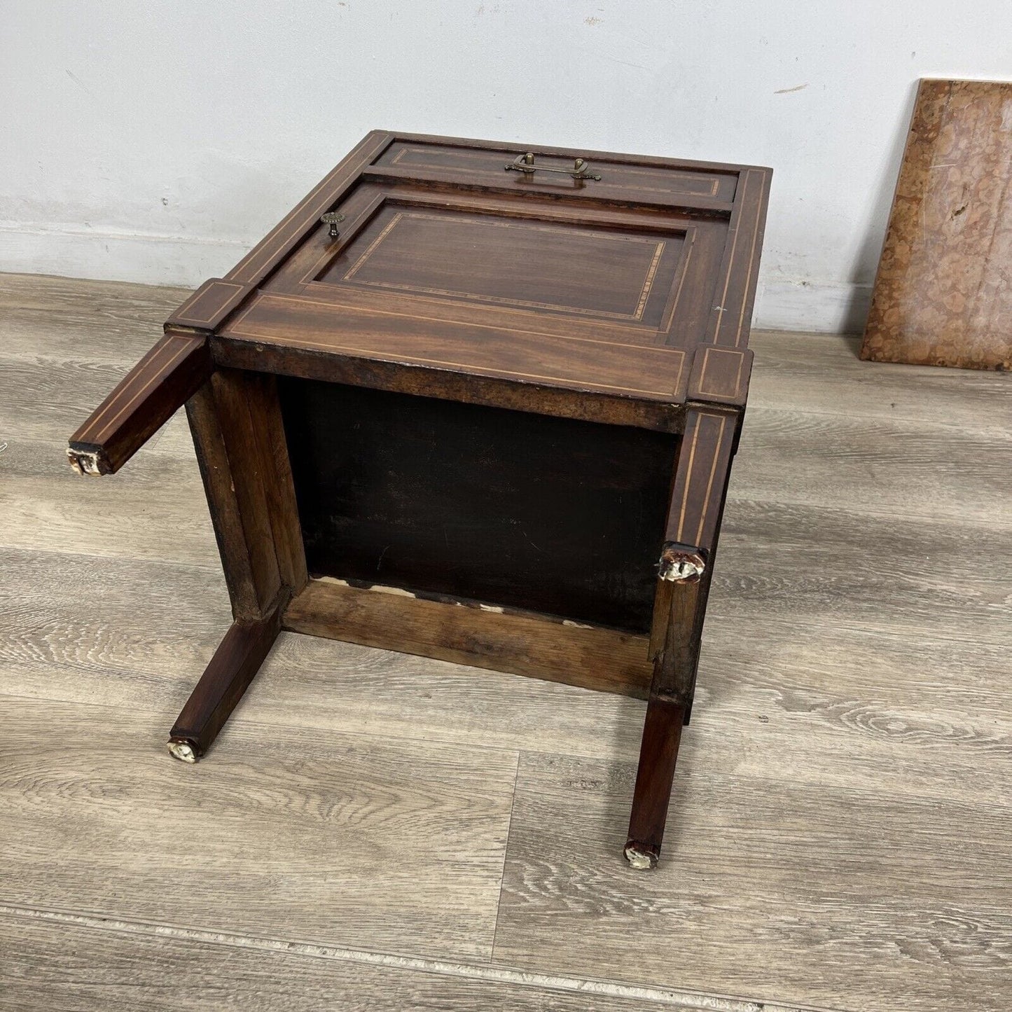 Comodino antico mobiletto mobile in legno stile liberty porta telefono 900 marmo Categoria Comodini