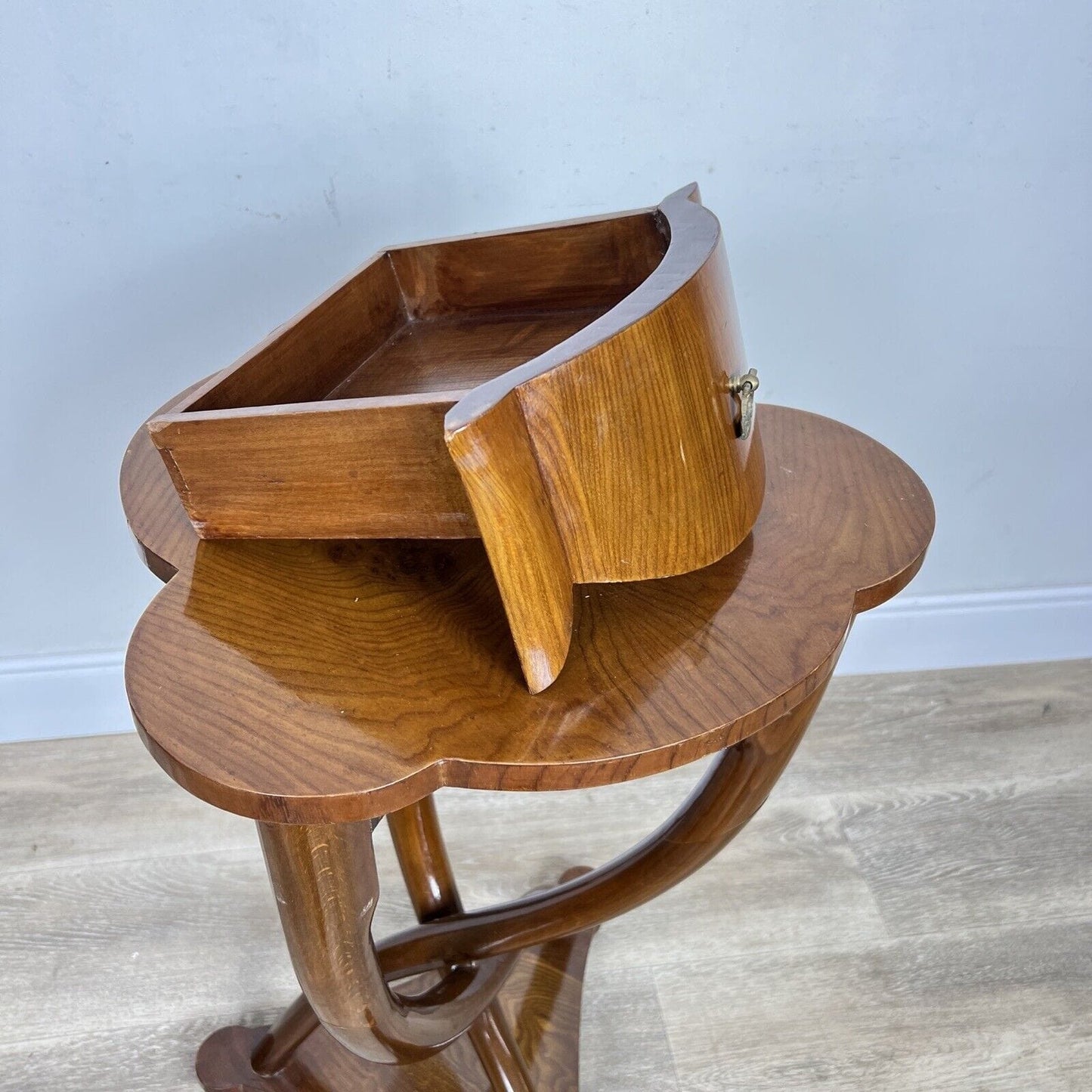 Comodino Antico Stile art deco mobile mobiletto vintage in legno di Noce Chiaro Categoria Comodini