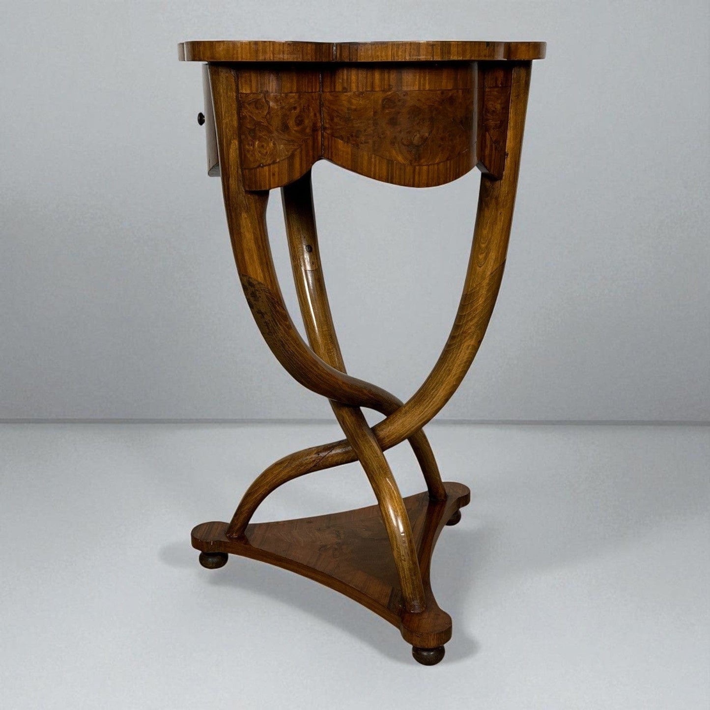 Comodino Antico Stile art deco mobile tavolino vintage in legno di Noce Chiaro Categoria Comodini