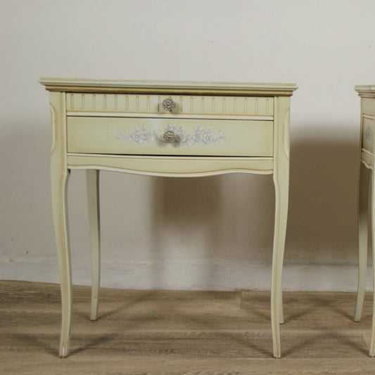 Comodino mobiletto bianco vintage in legno tavolino a con 2 casetti shabby chic Categoria Comodini