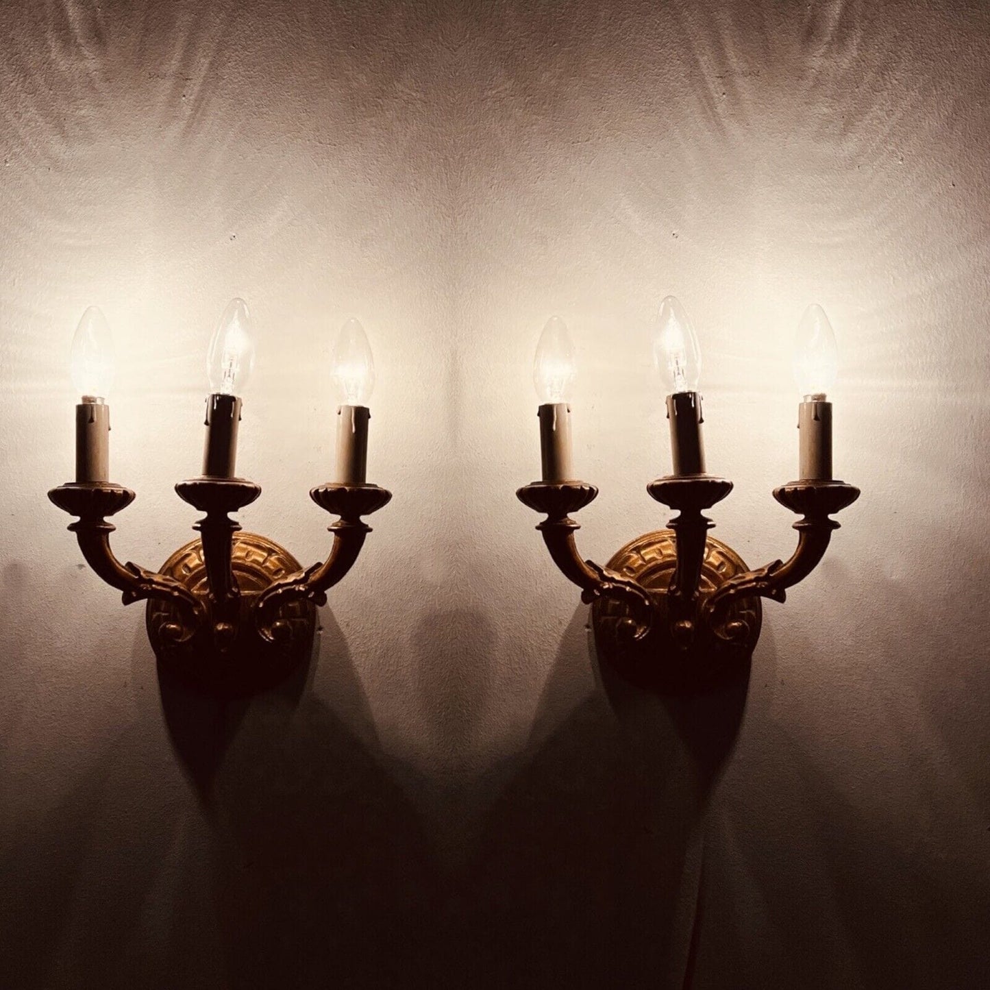 Coppia Applique vintage antichi in legno dorato stile barocco lampada da parete Categoria Lampade Appliques