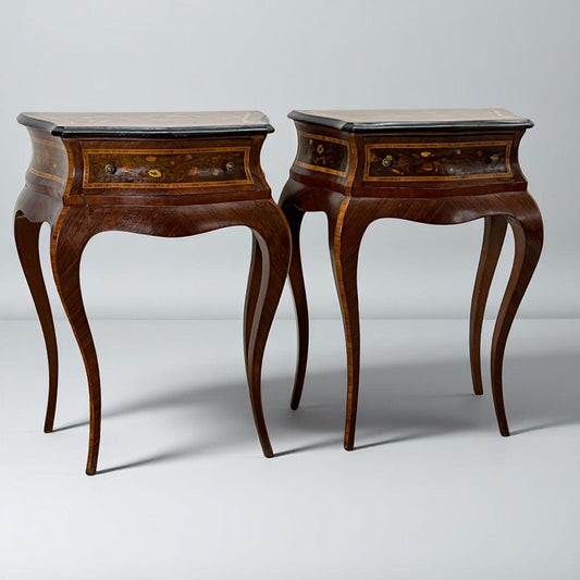 Coppia Comodini in legno stile Antico Luigi XV Bombati mobile intarsiato 900 Categoria Comodini