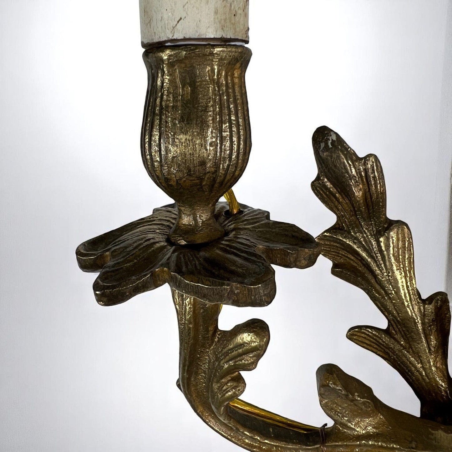 Coppia di Antiche di Applique in ottone bronzo a due fiamme luci Lampade da muro Categoria Lampade Appliques