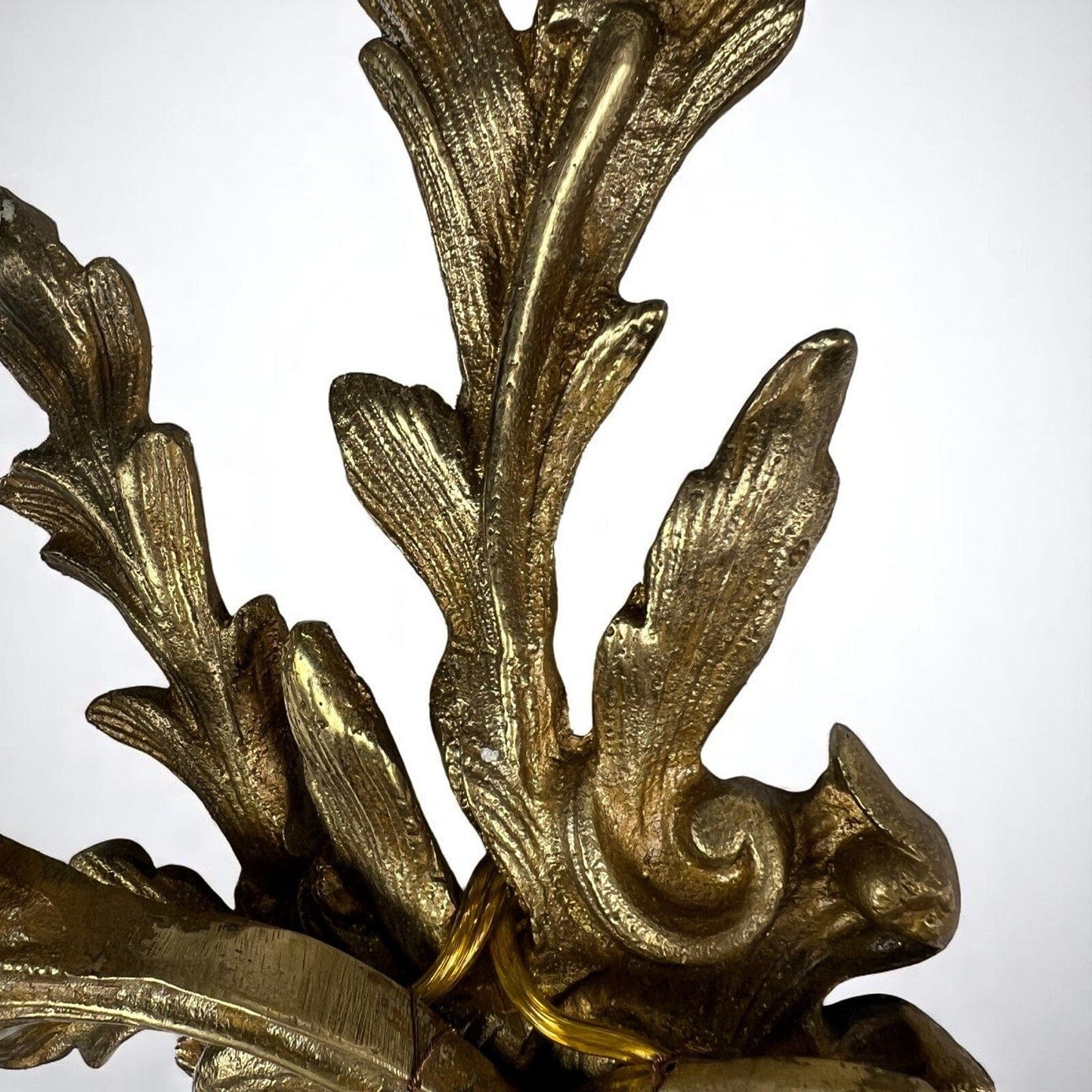Coppia di Antiche di Applique in ottone bronzo a due fiamme luci Lampade da muro Categoria Lampade Appliques