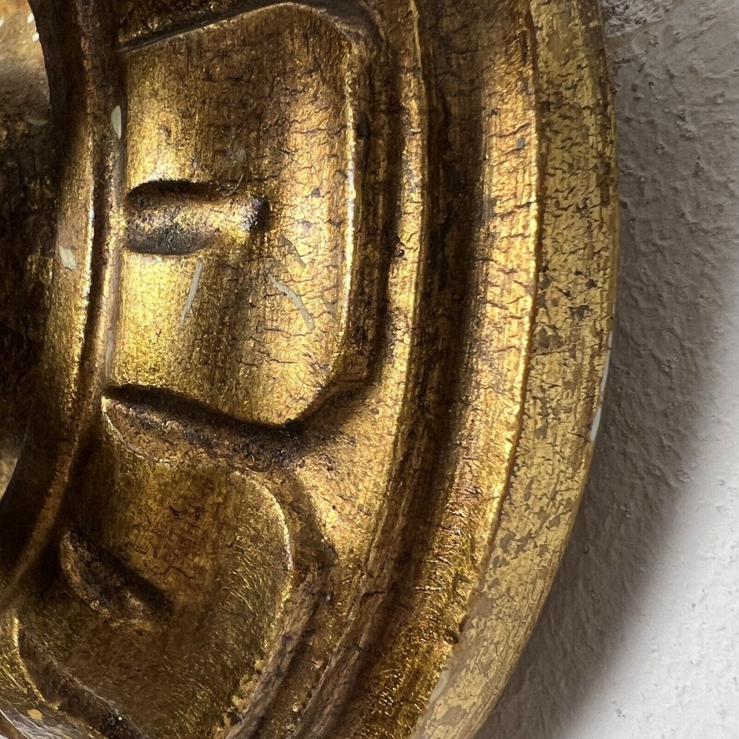 Coppia di antichi candelieri stile antico da parete applique in legno dorato Categoria Lampade Appliques