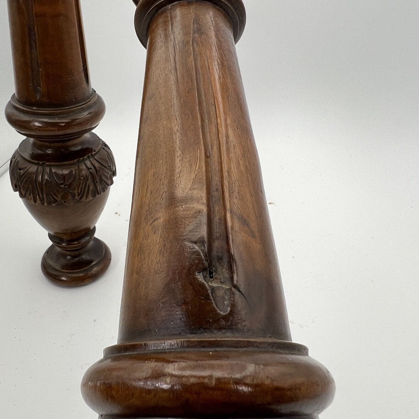 Coppia di Colonne Antiche Tornite Intagliate in legno Fregi per Restauro 800 Categoria Cimase-Fregi-Intagli in legno