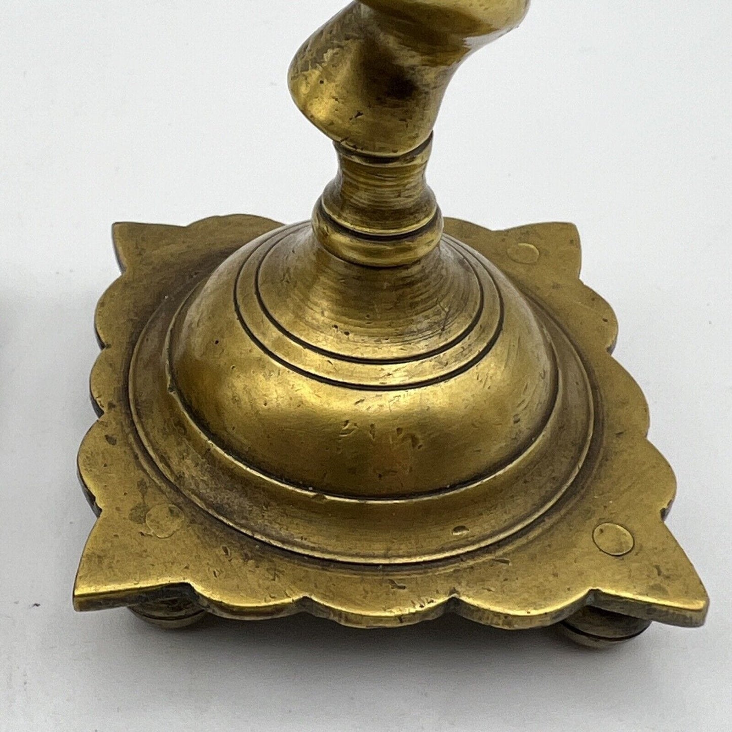 Coppia di porta candela antichi in ottone candeliere candelabri Torciglioni Categoria altro