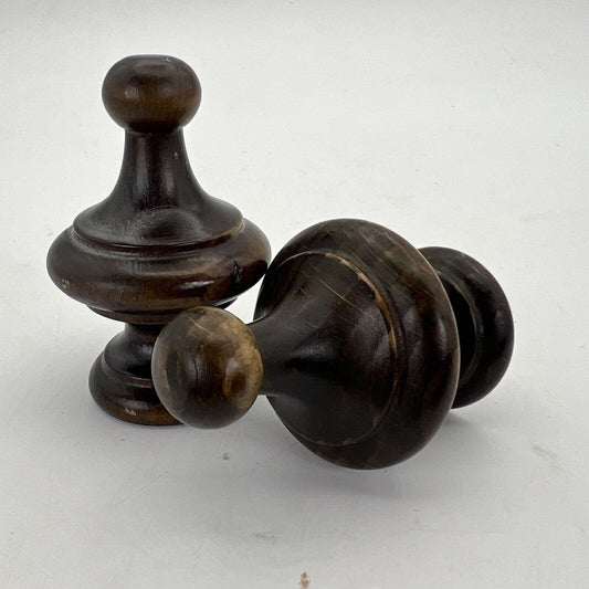 Coppia di Puntali artigianali in legno Scuro pomoli stile Antico Terminali C Categoria Accessori & Ferramenta d'epoca