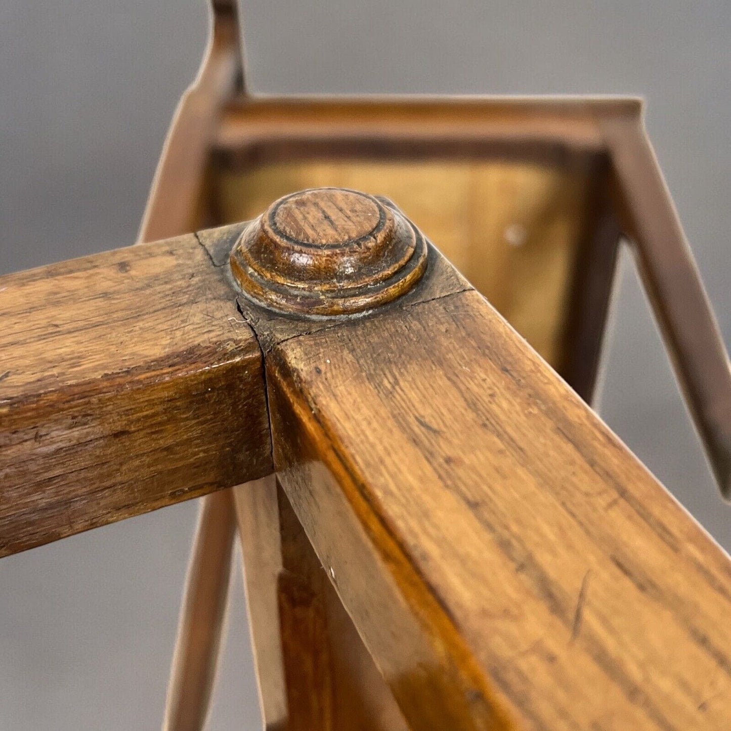 Coppia di Sedie Angolari antiche in legno stile Art Nouveau ad angolo epoca 900 Categoria Sedie