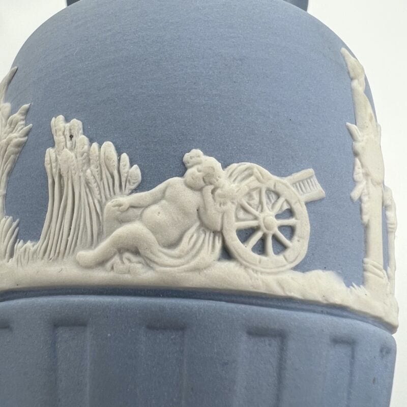 Coppia Vasetti in porcellana Wedgwood Celeste Vaso Vintage cherubini angeli 900 Categoria Vasi e Portafiori