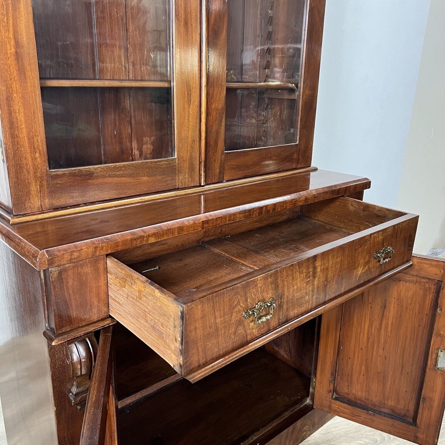 Credenza antica mobile libreria vetrina d'epoca 800 inglese in legno di mogano Categoria Vetrine