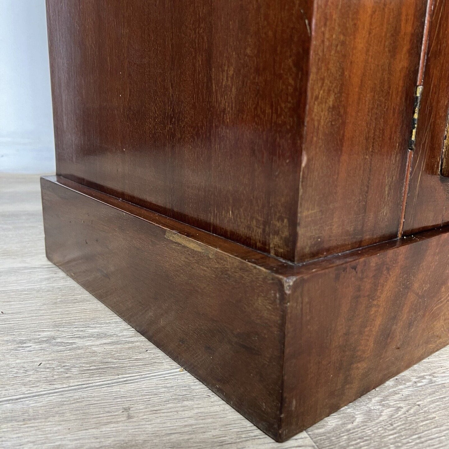 Credenza antica mobile libreria vetrina d'epoca 800 inglese in legno di mogano Categoria Vetrine