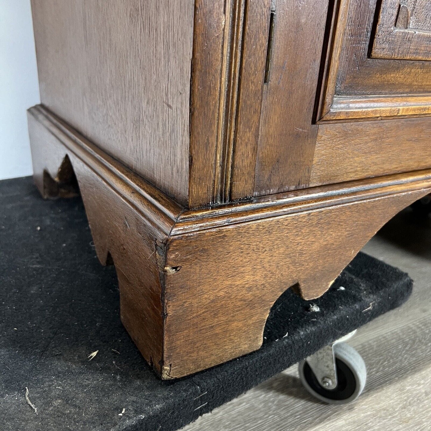 Credenza antica vetrina epoca 800 vittoriana mobile da salone in legno di Noce Categoria Servante - Servantini