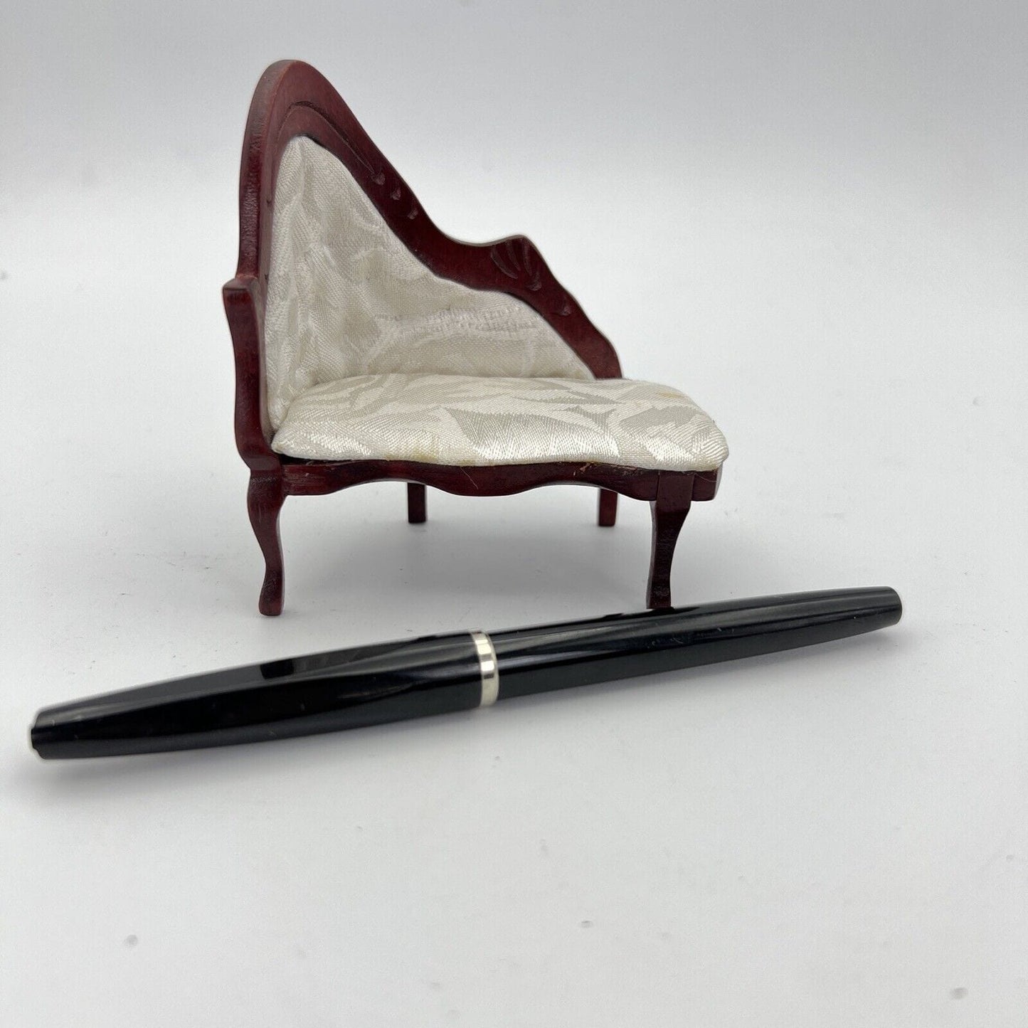 Dormeuse Chaise Longue per Casa delle Bambole stile antico 800 in miniatura Categoria Giocattoli vintage